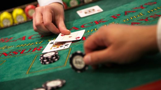 How to Balance Fun and Strategy in Online Casino Games